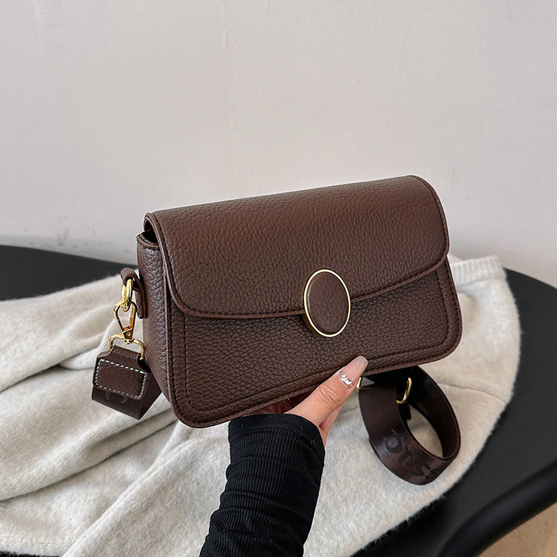 Petit sac carré tendance – Bandoulière large et look passe-partout
