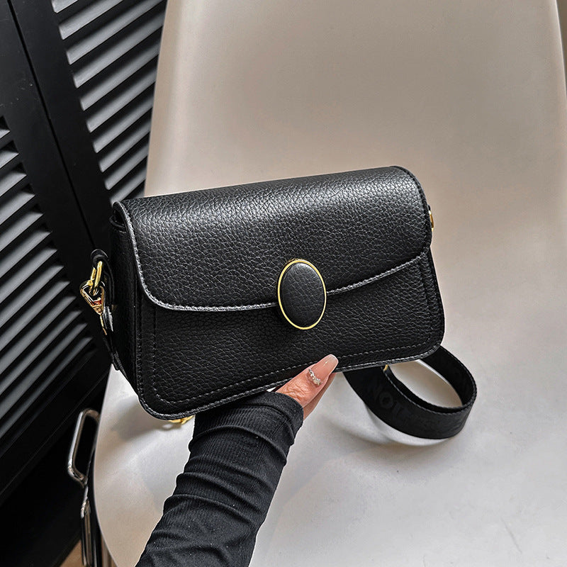 Petit sac carré tendance – Bandoulière large et look passe-partout