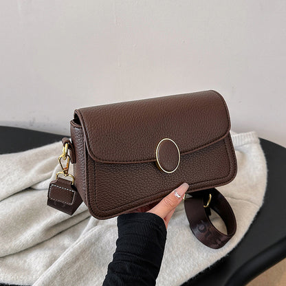 Petit sac carré tendance – Bandoulière large et look passe-partout